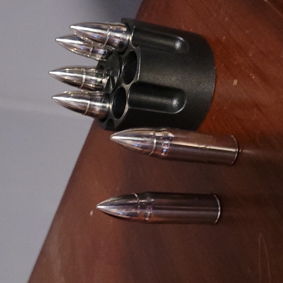 Ice cubes - Picture 2 of 4